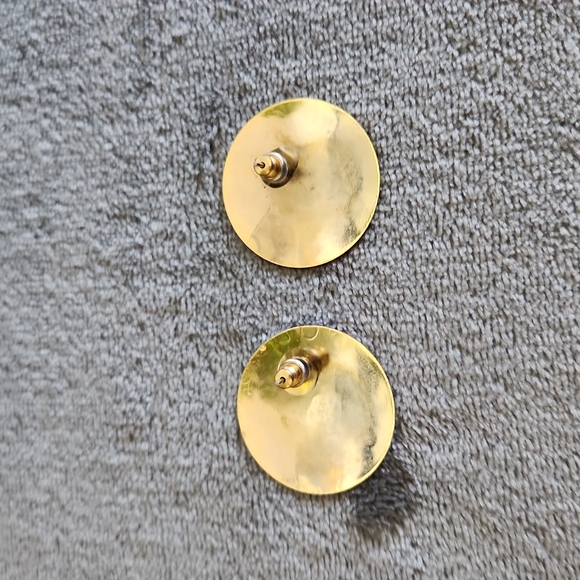 Cloisonne, Woman's, Earrings, White Background, Blk Flowers, Gold Tone Outline - Picture 4 of 4